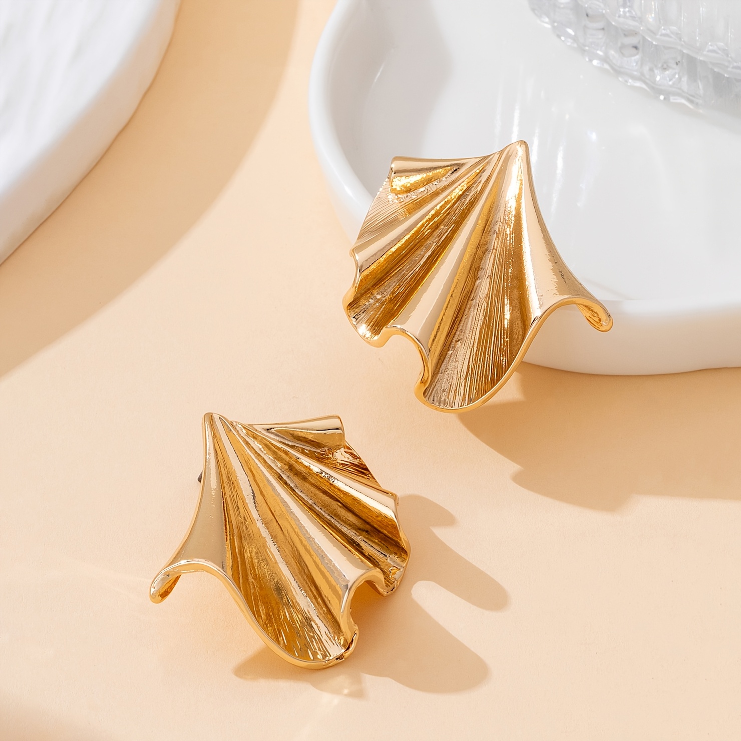 Women's Retro Leaf Shaped Earrings, Irregular Fan Design
